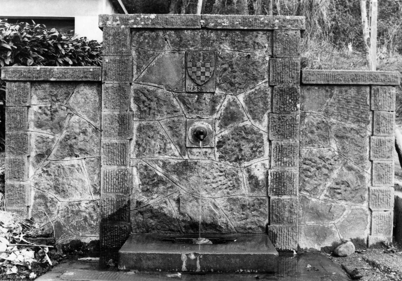 fontana - produzione toscana (sec. XX)