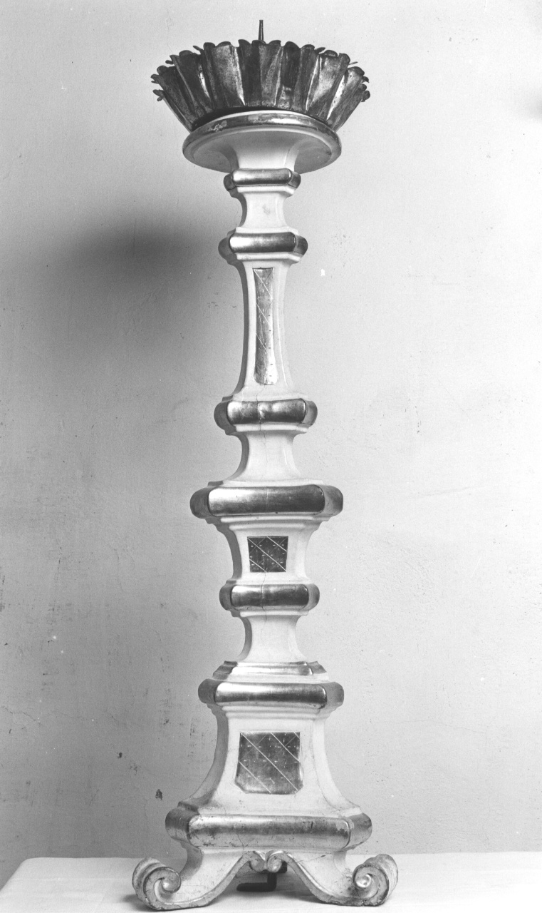 candeliere d'altare, serie - bottega toscana (metà sec. XVIII)