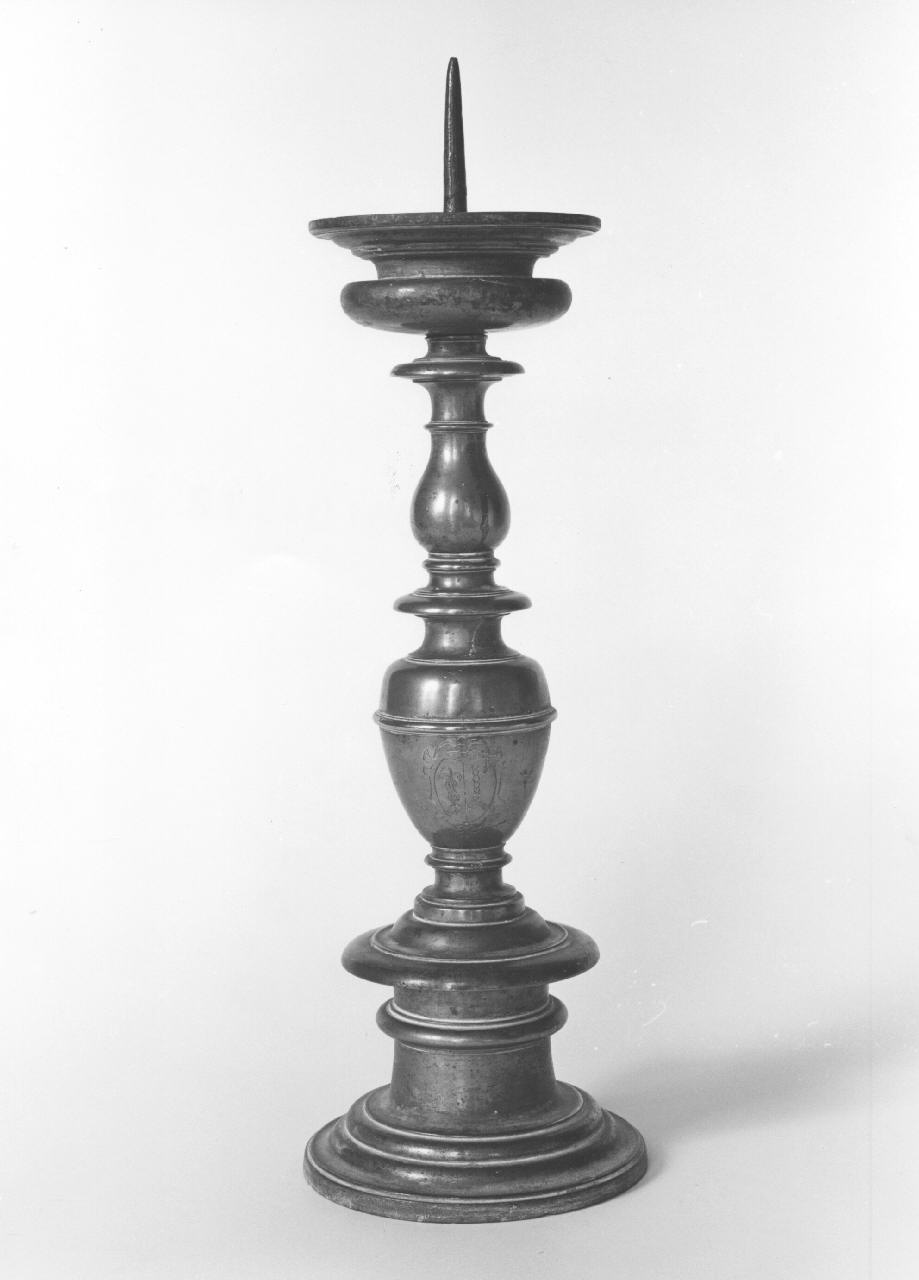 candeliere d'altare, serie - bottega toscana (sec. XVII)