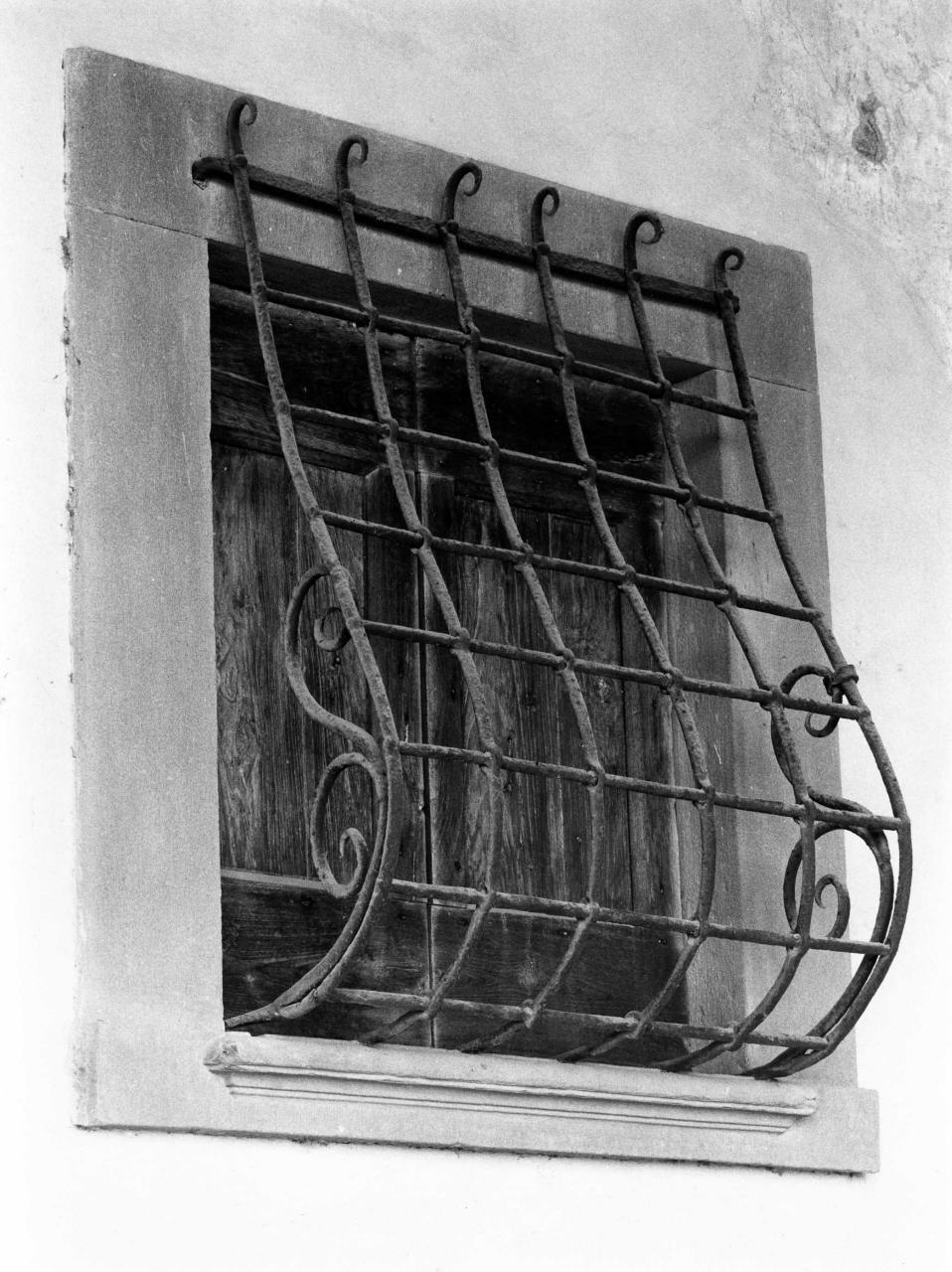 inferriata di finestra - manifattura toscana (secc. XVII/ XVIII)