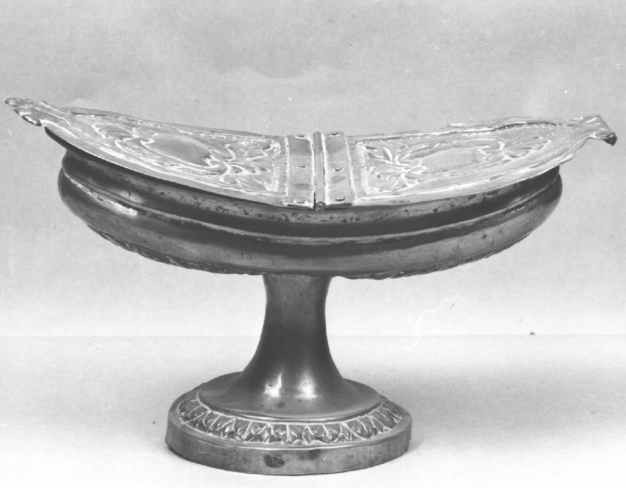 navicella portaincenso - a doppia valva - bottega toscana (inizio sec. XIX)