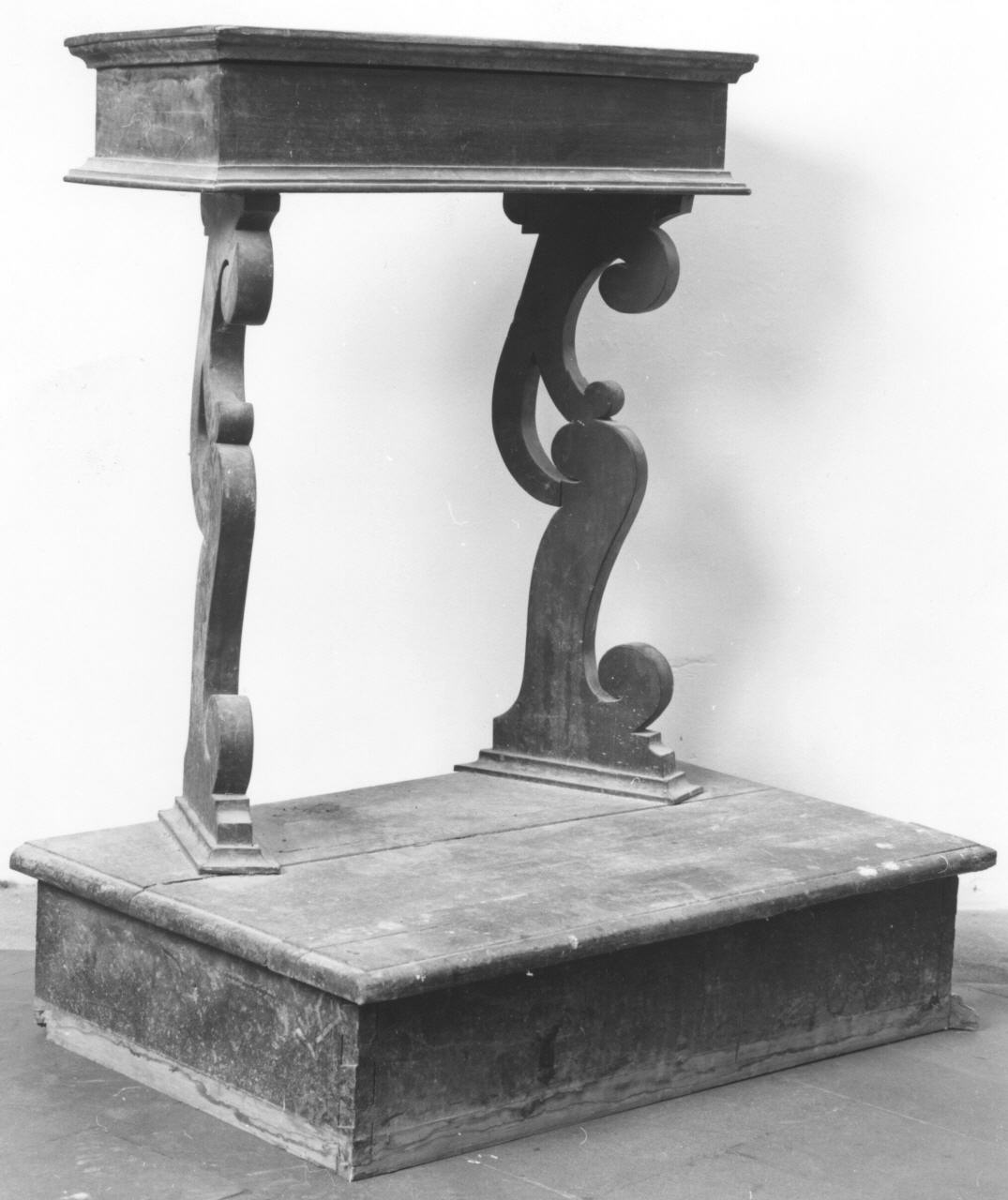 inginocchiatoio - a montanti sagomati - bottega toscana (fine/inizio secc. XVIII/ XIX)
