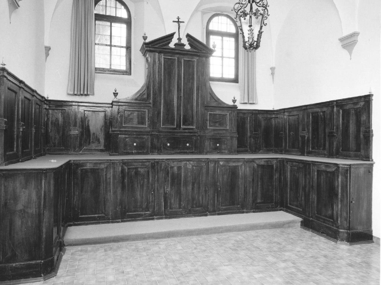 mobile da sacrestia con alzata - bottega toscana (sec. XVIII)