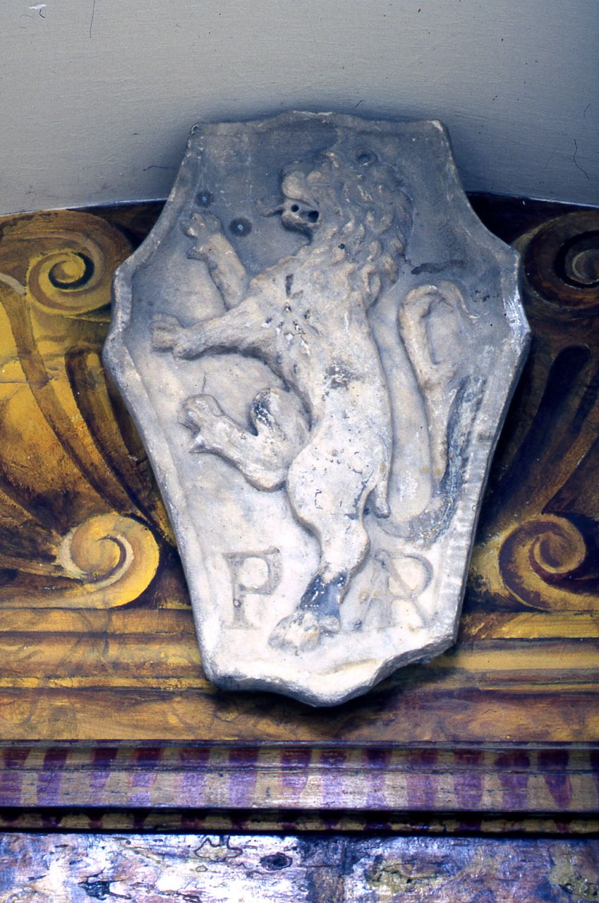 stemma gentilizio (rilievo) - ambito toscano (secc. XV/ XVI)