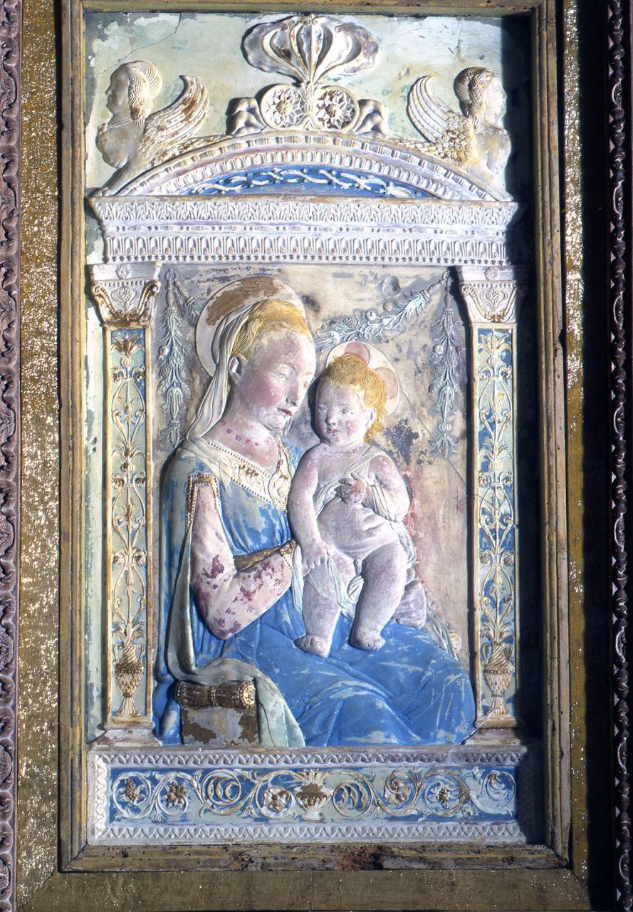 Madonna con Bambino (rilievo) di Rossellino Antonio (maniera) (sec. XV)