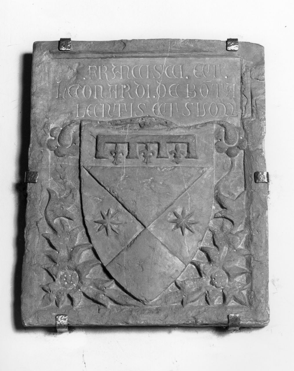 stemma gentilizio della famiglia Buontalenti (lapide tombale) - manifattura fiorentina (prima metà sec. XV)