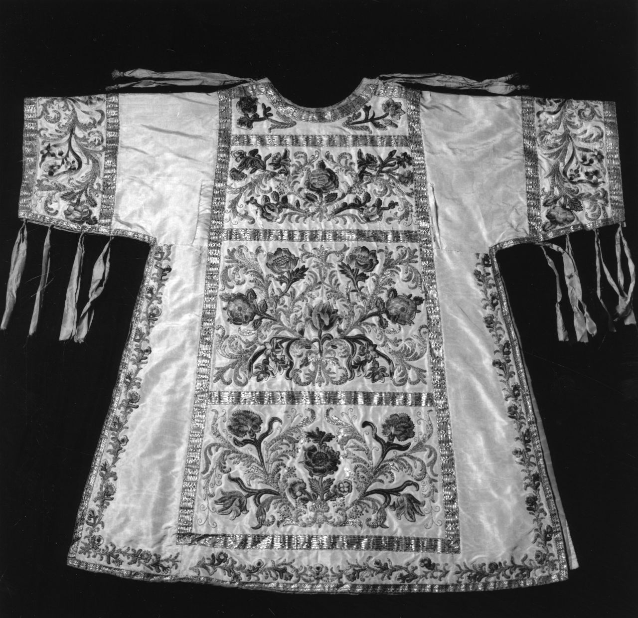 dalmatica, elemento d'insieme - manifattura fiorentina (sec. XIX)