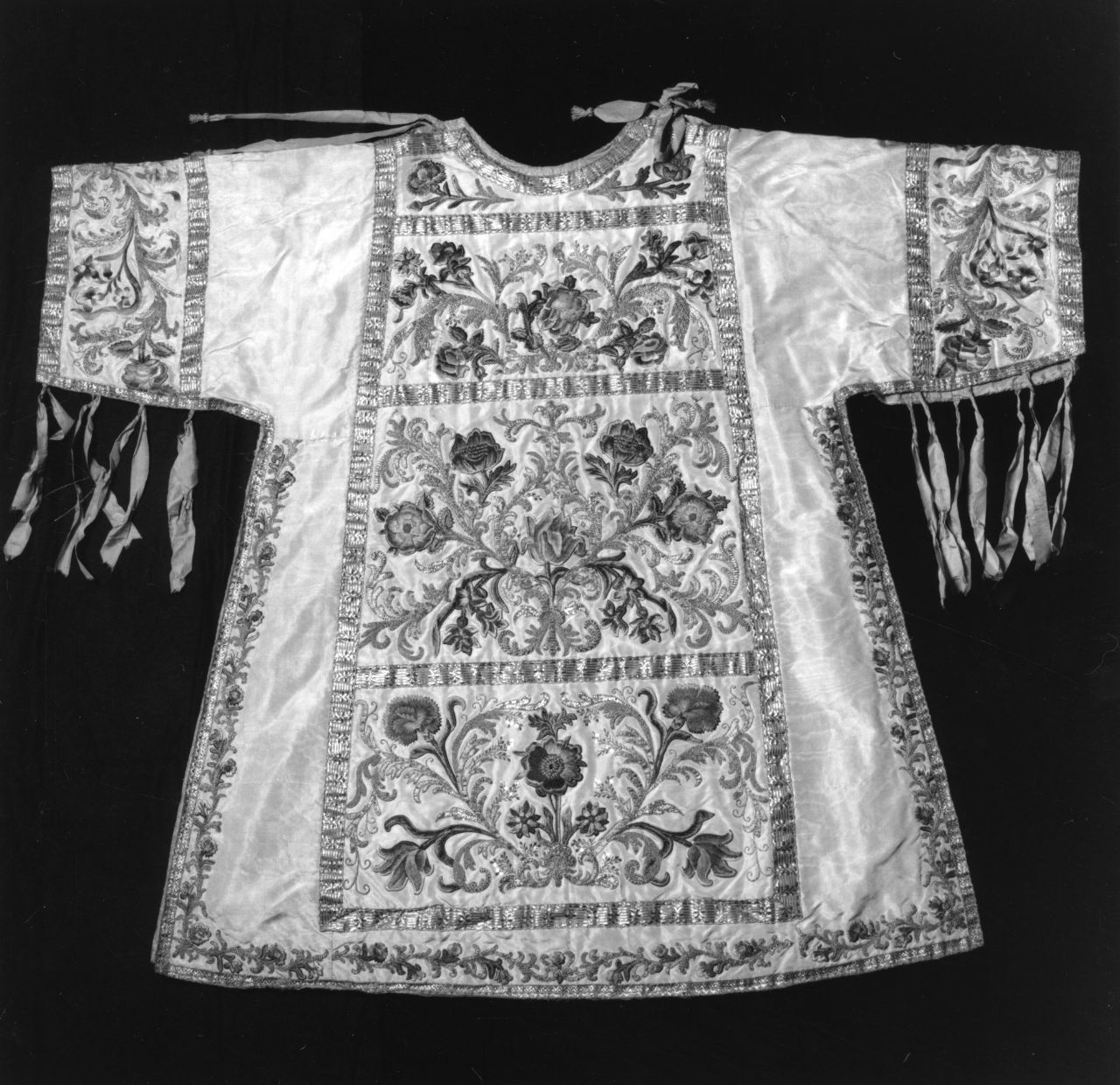 dalmatica, elemento d'insieme - manifattura fiorentina (sec. XIX)