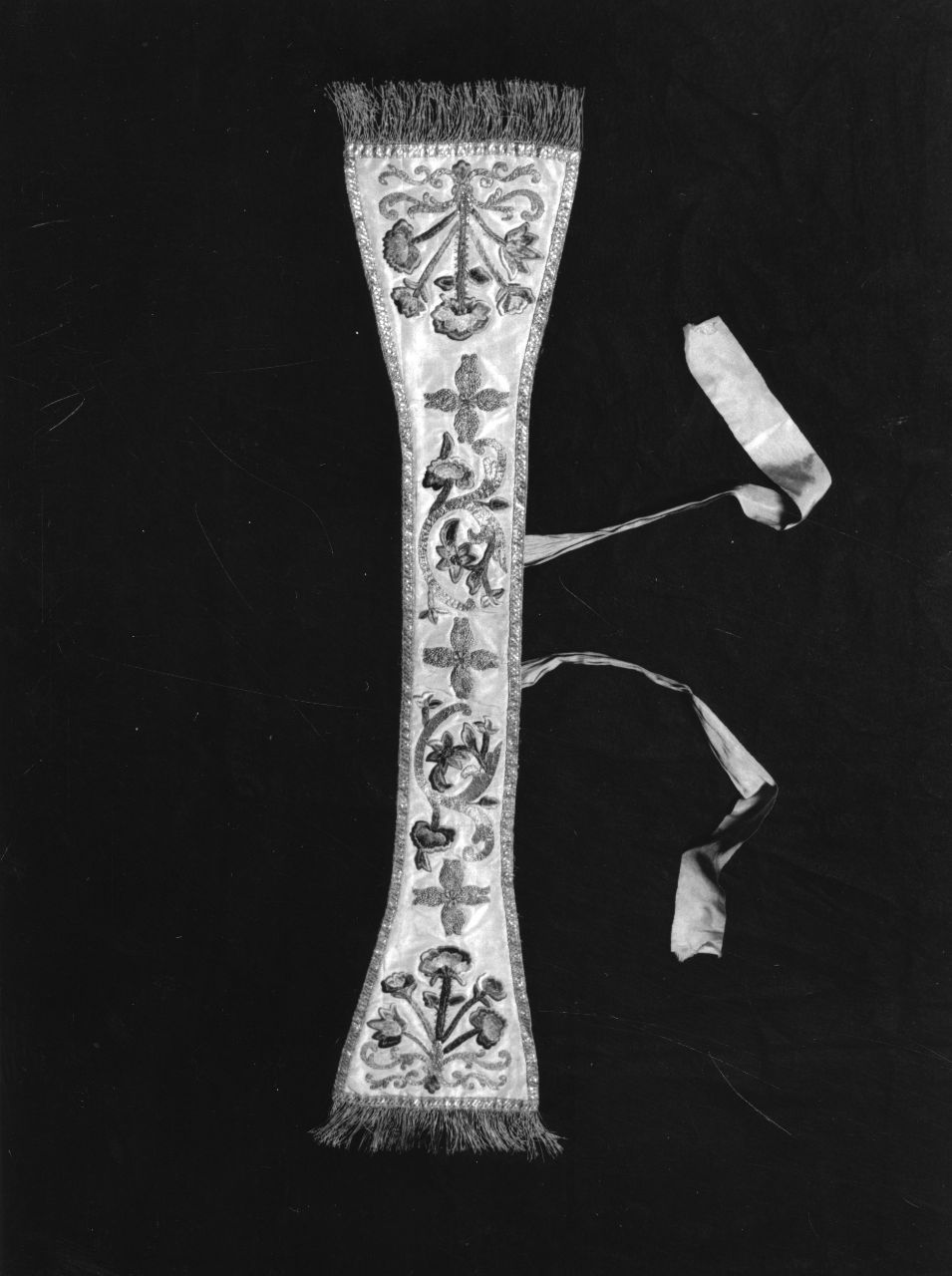 croce, motivi decorativi floreali e vegetali (manipolo) - manifattura fiorentina (sec. XIX)