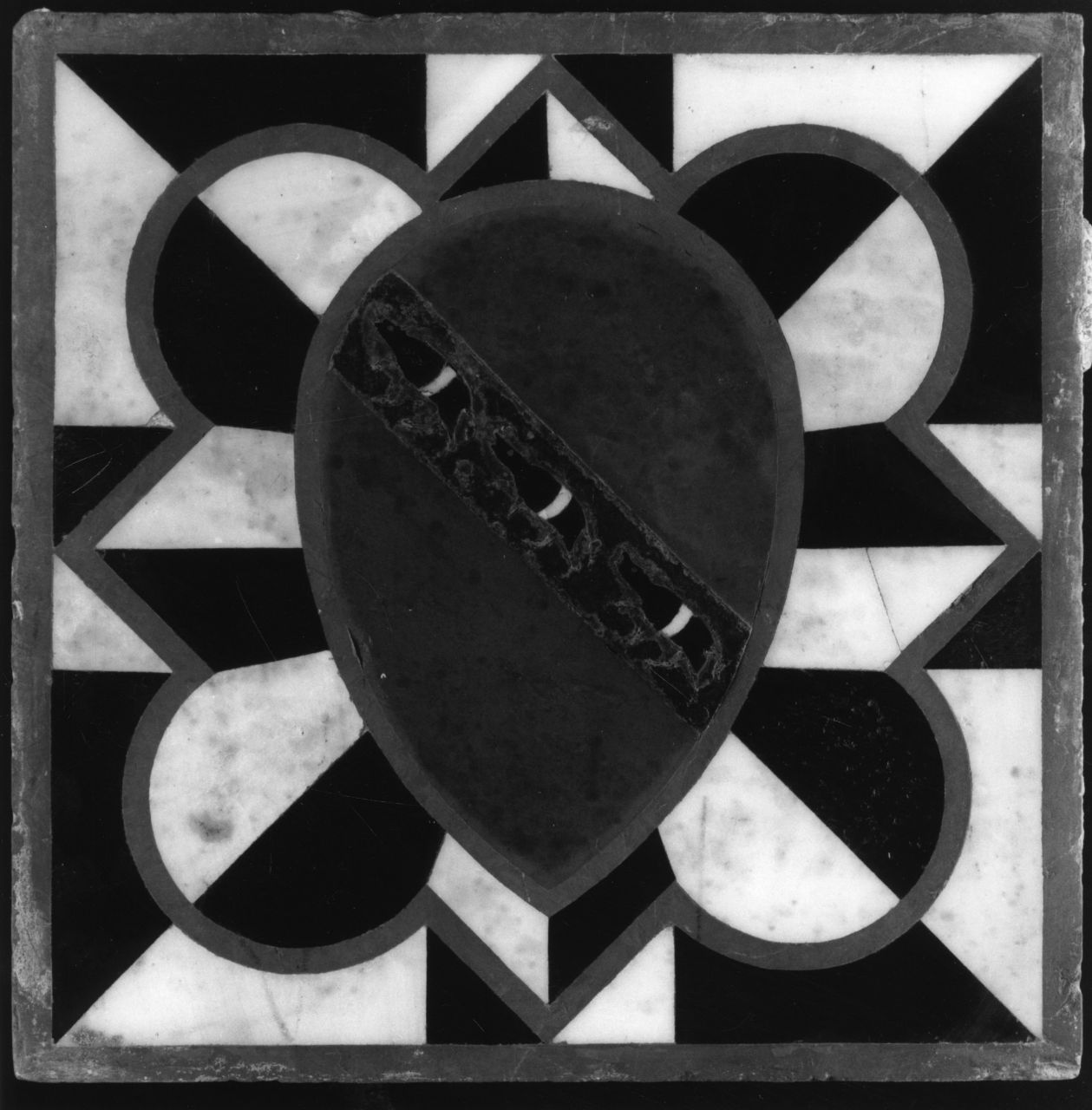 stemma gentilizio (lapide tombale) - manifattura fiorentina (prima metà sec. XV)