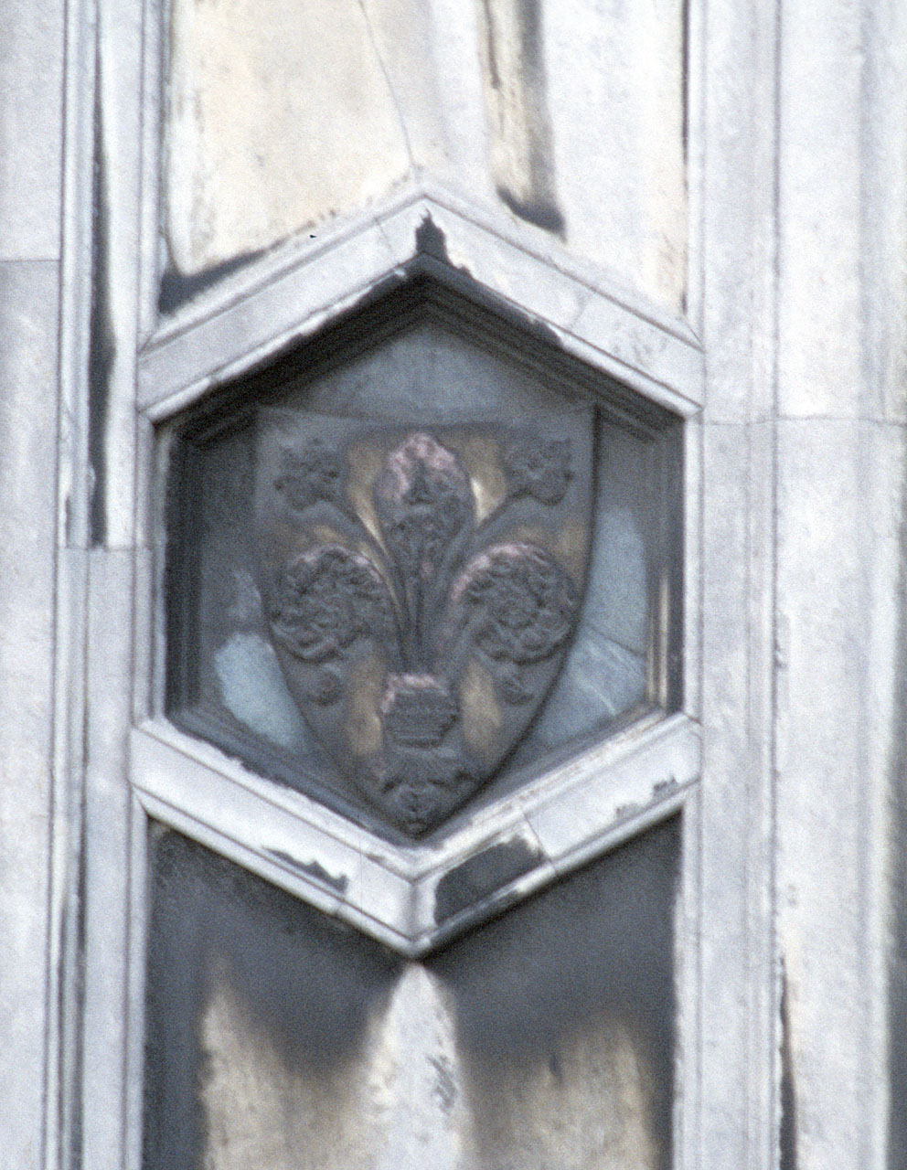 stemma della città di Firenze (rilievo) - bottega fiorentina (sec. XIV)