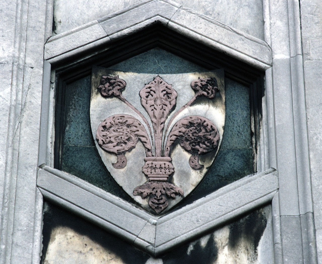 stemma della città di Firenze (rilievo) - bottega fiorentina (sec. XIV)