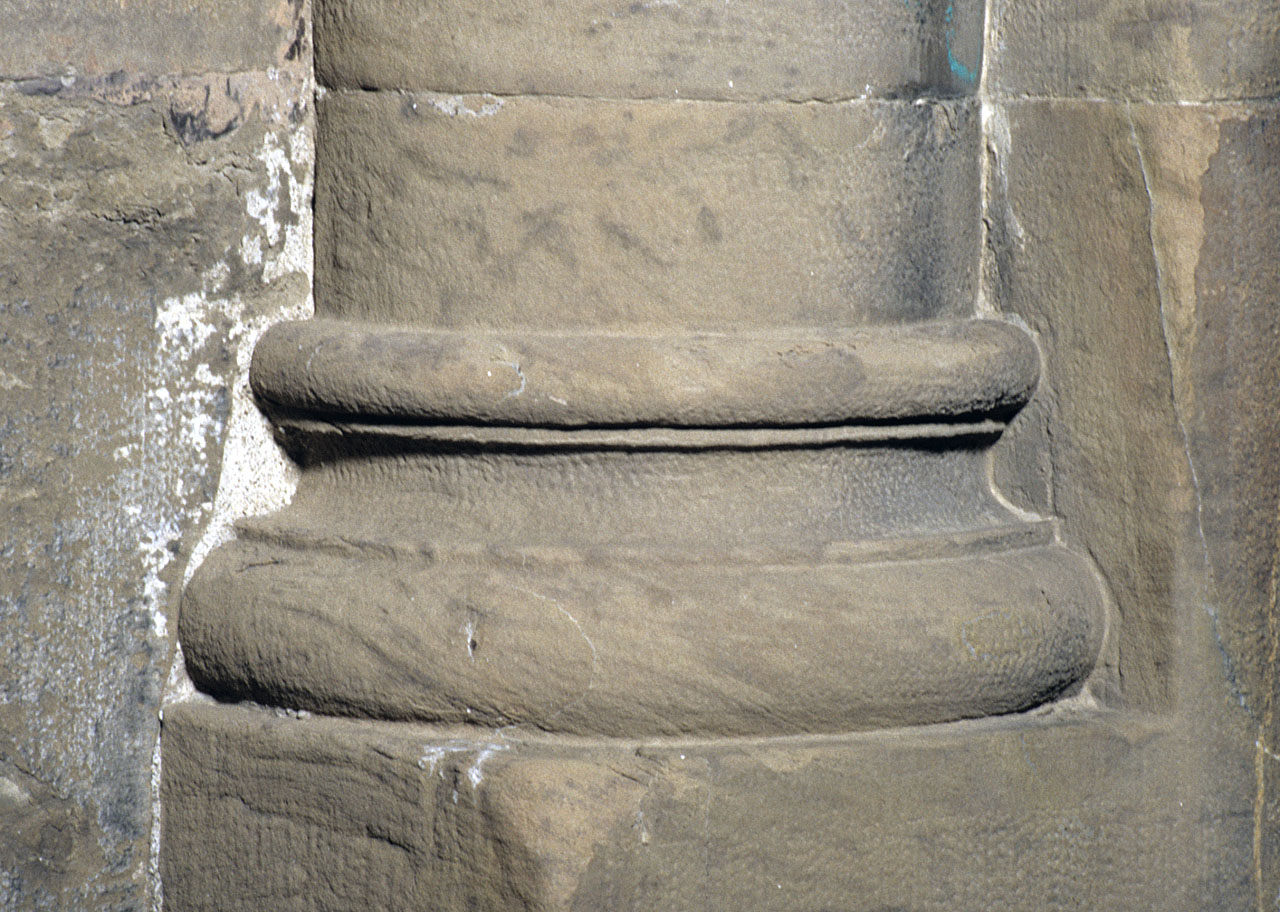 base di colonna, serie di Talenti Francesco (sec. XIV)