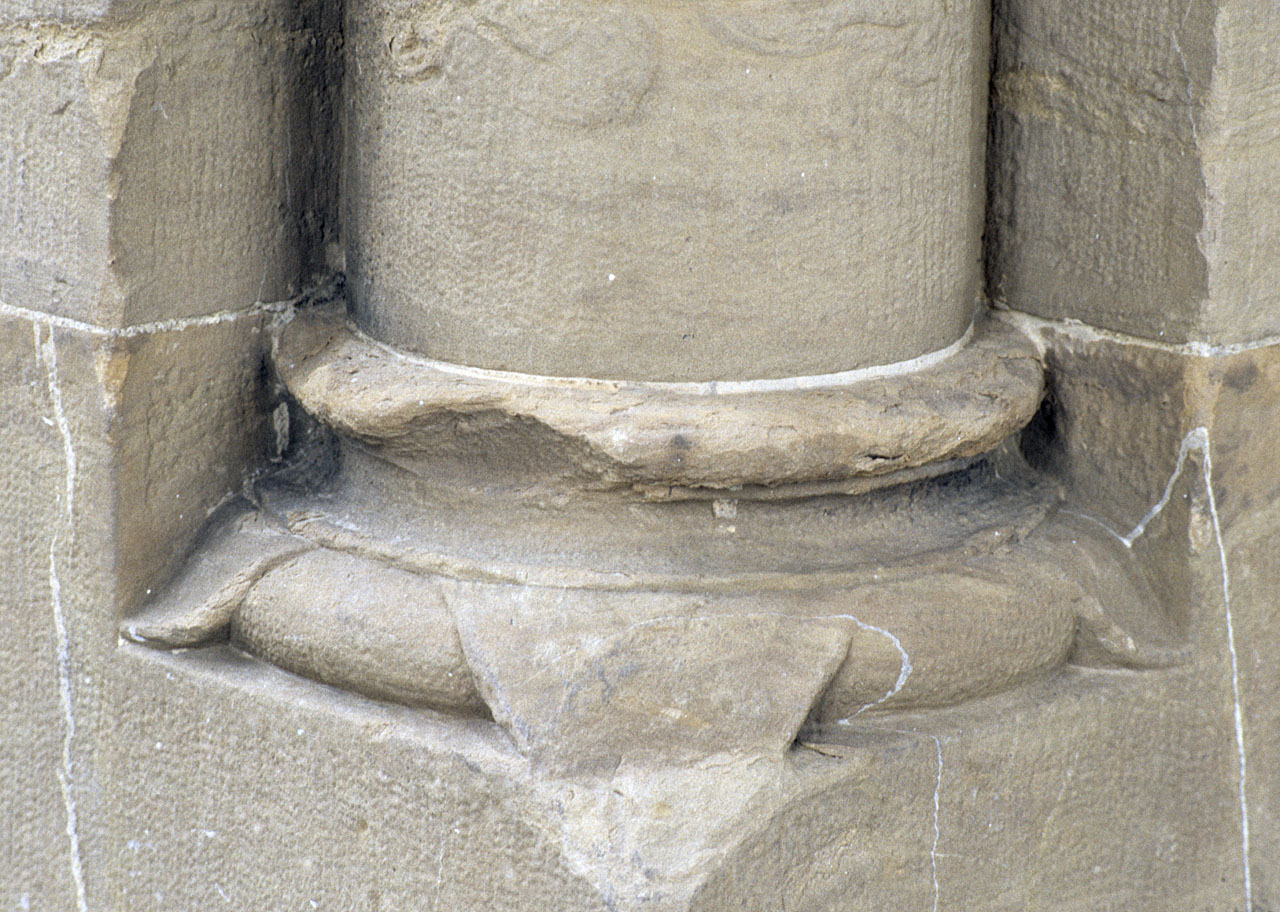 base di colonna, serie di Talenti Francesco (sec. XIV)