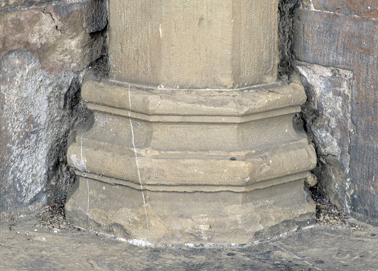 base di pilastro, serie di Talenti Francesco (sec. XIV)