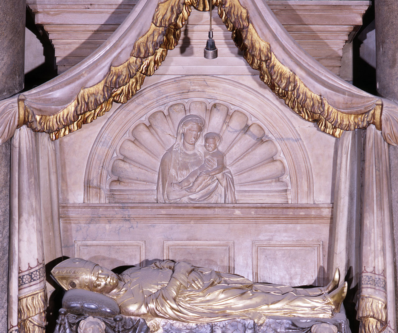 Madonna con Bambino (rilievo) di Bardi Donato detto Donatello (scuola) (sec. XV)