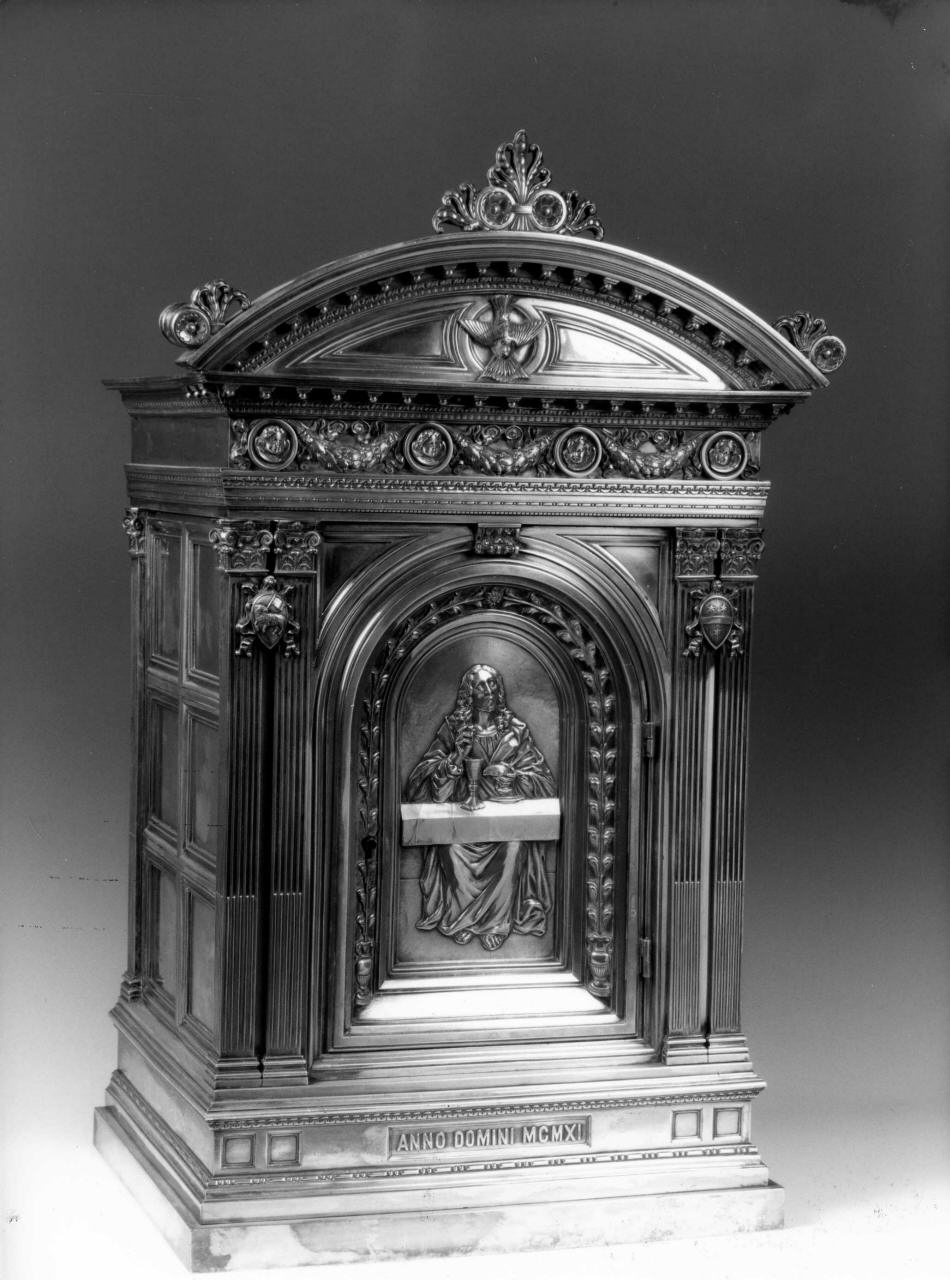 Cristo con il calice e il pane e colomba dello Spirito Santo (tabernacolo - a frontale architettonico) di Castellucci Giuseppe, Grazzini (sec. XX)