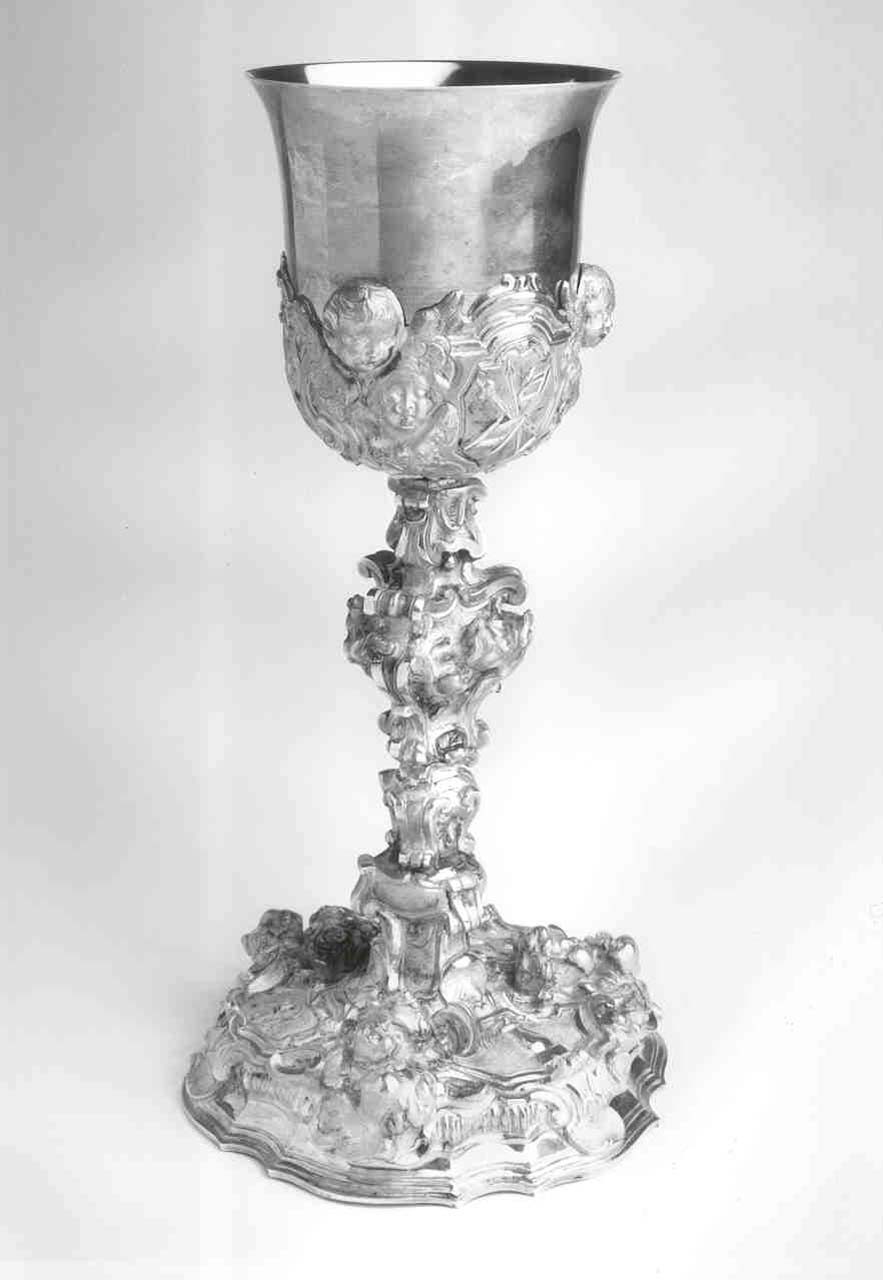 cherubini e simboli della passione (calice) - bottega romana (sec. XVIII)