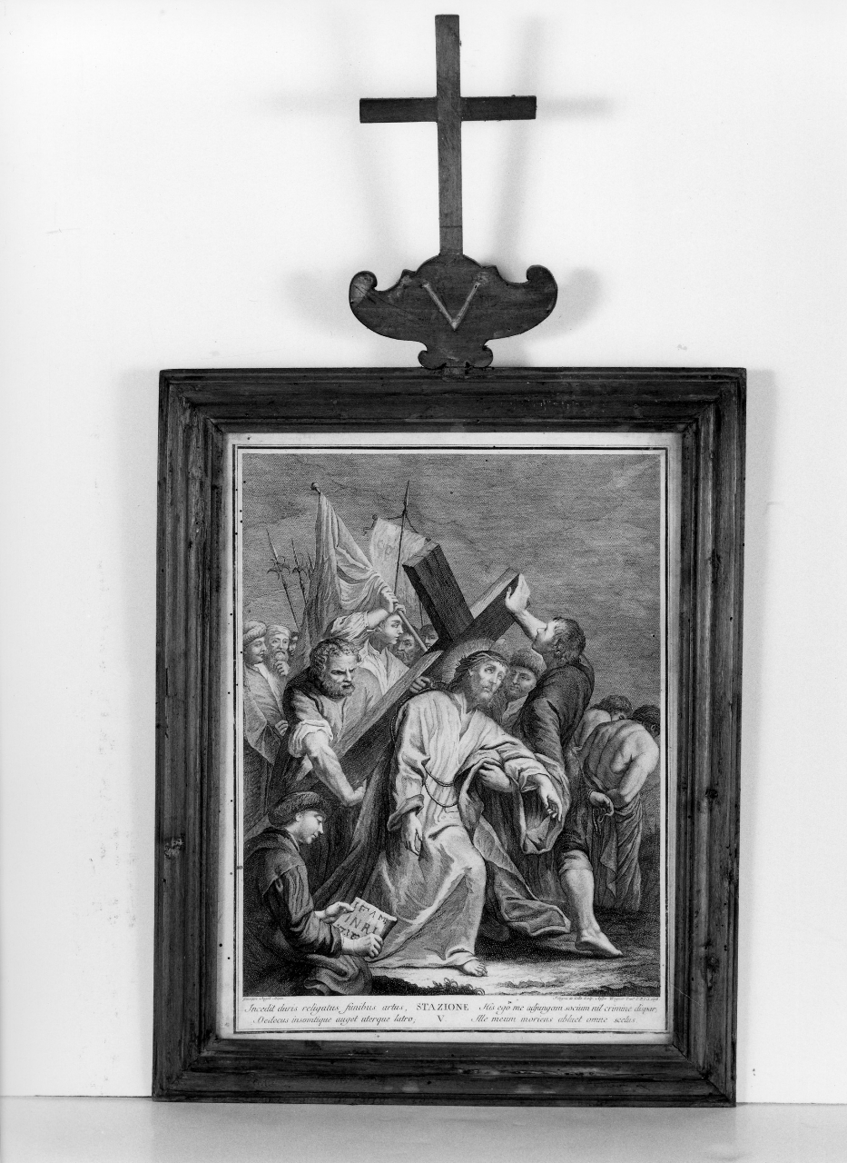 stazione V: Gesù aiutato da Simone il Cireneo a portare la croce (stampa, serie) di Angeli Giuseppe, Del Colle Pellegrino (ultimo quarto sec. XVIII)