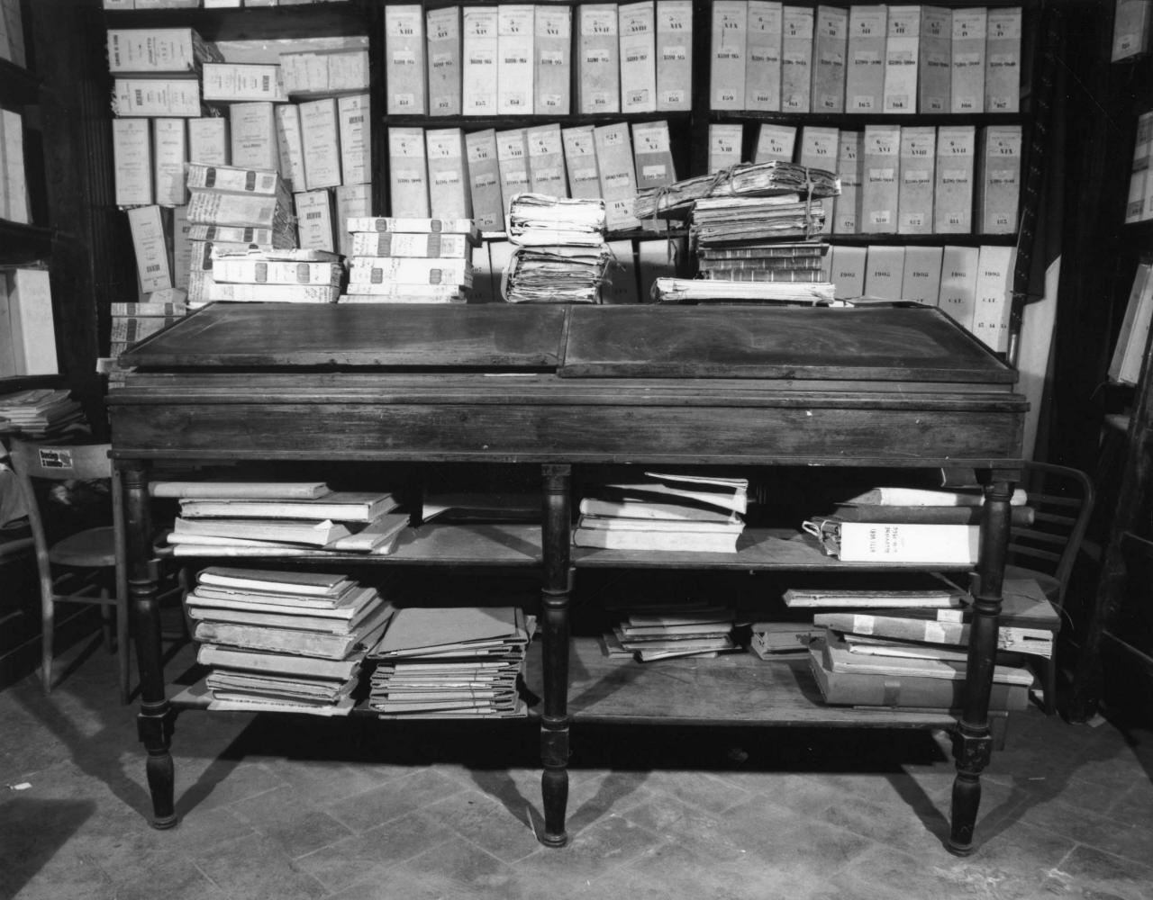 tavolo da biblioteca - produzione toscana (sec. XIX)