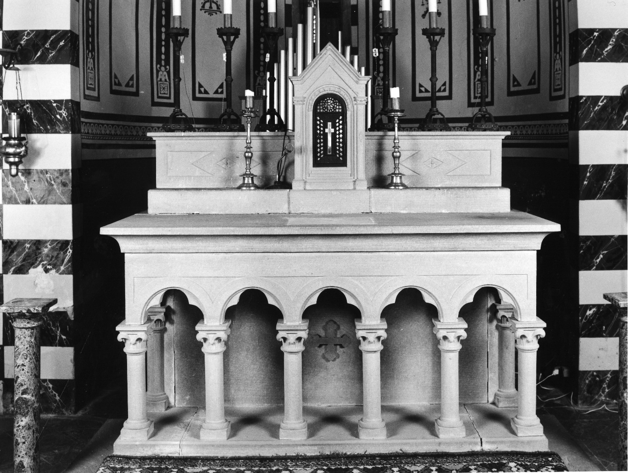 altare - produzione toscana (sec. XX)