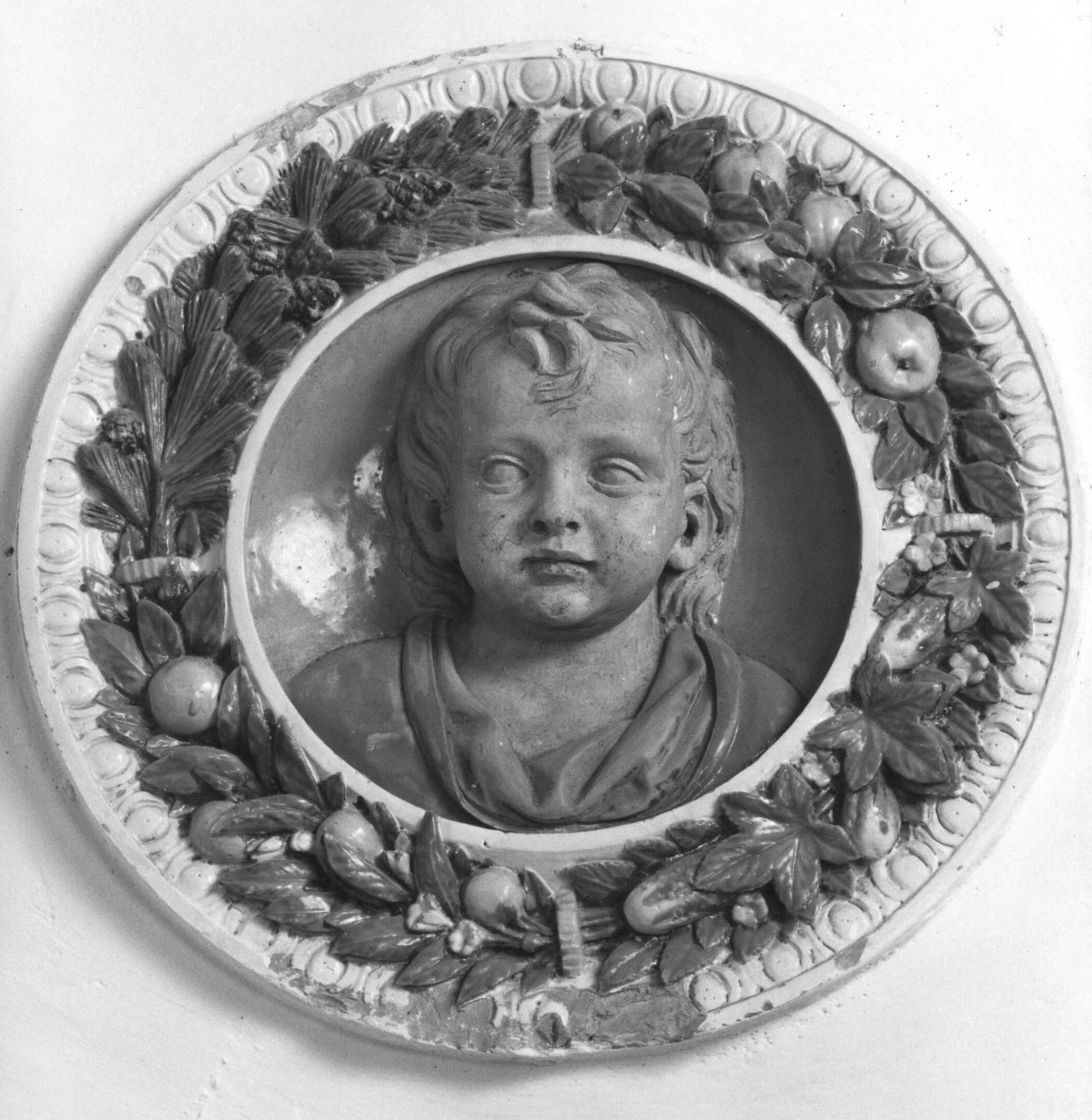testa di bambino (rilievo) di Della Robbia Luca (scuola) (seconda metà sec. XV)
