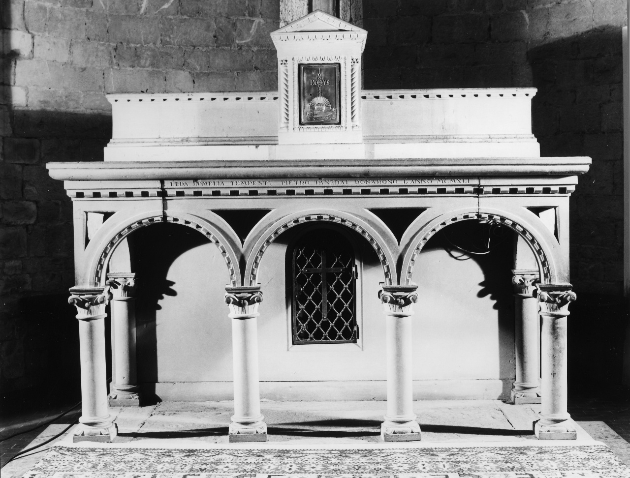 altare - produzione toscana (sec. XX)