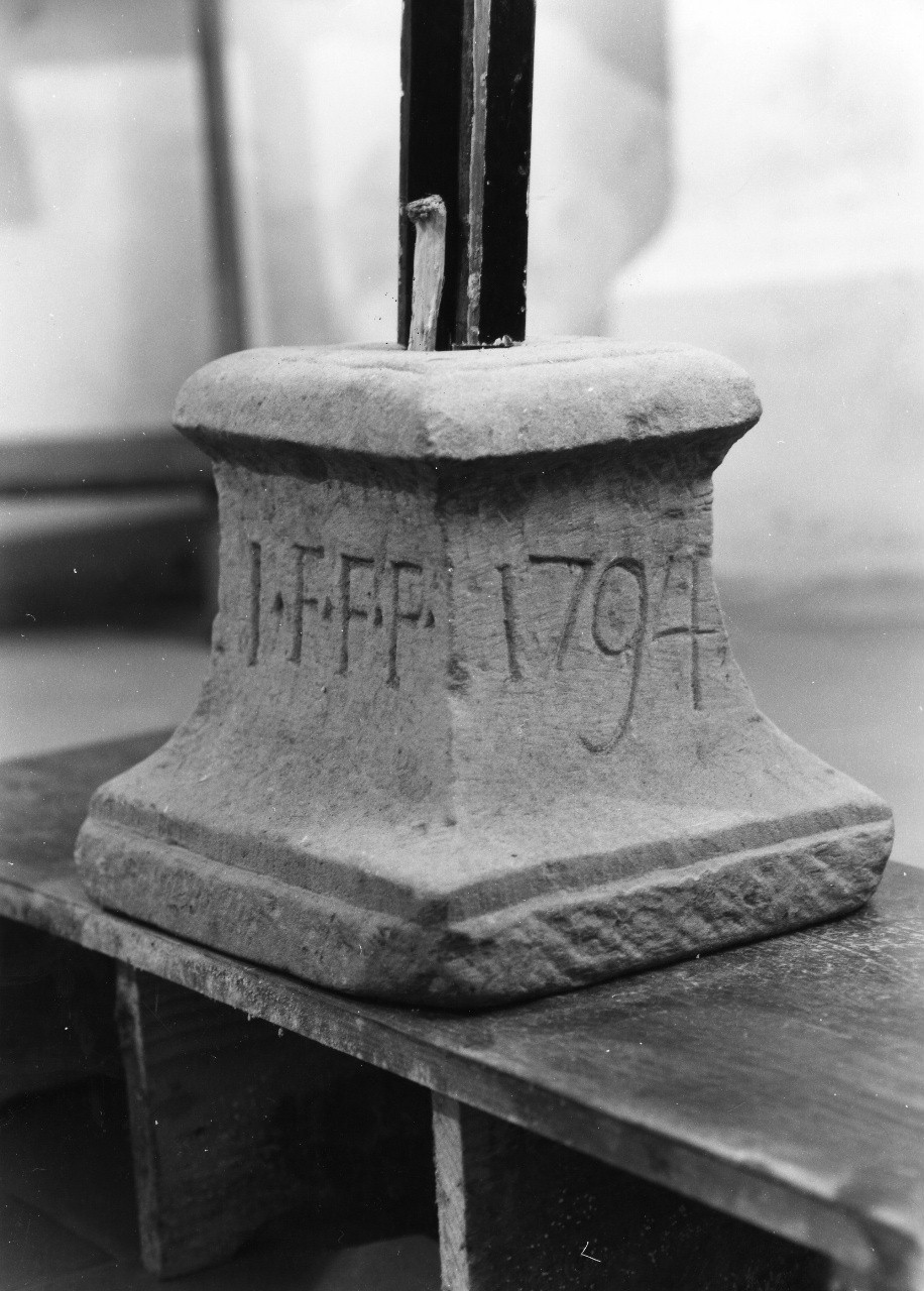 base per croce - manifattura toscana (sec. XVIII)