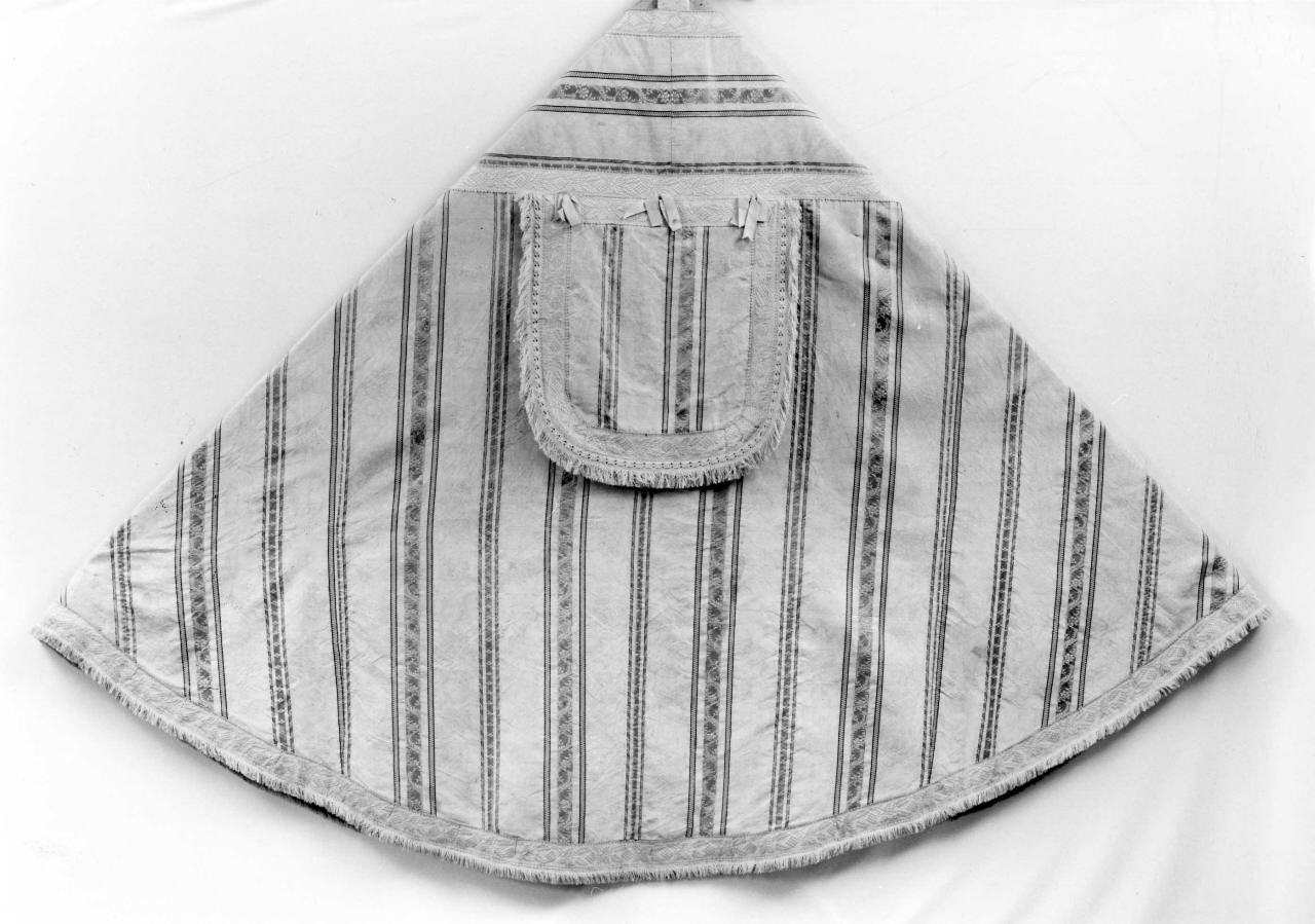 piviale, elemento d'insieme - manifattura italiana (terzo quarto sec. XVIII)