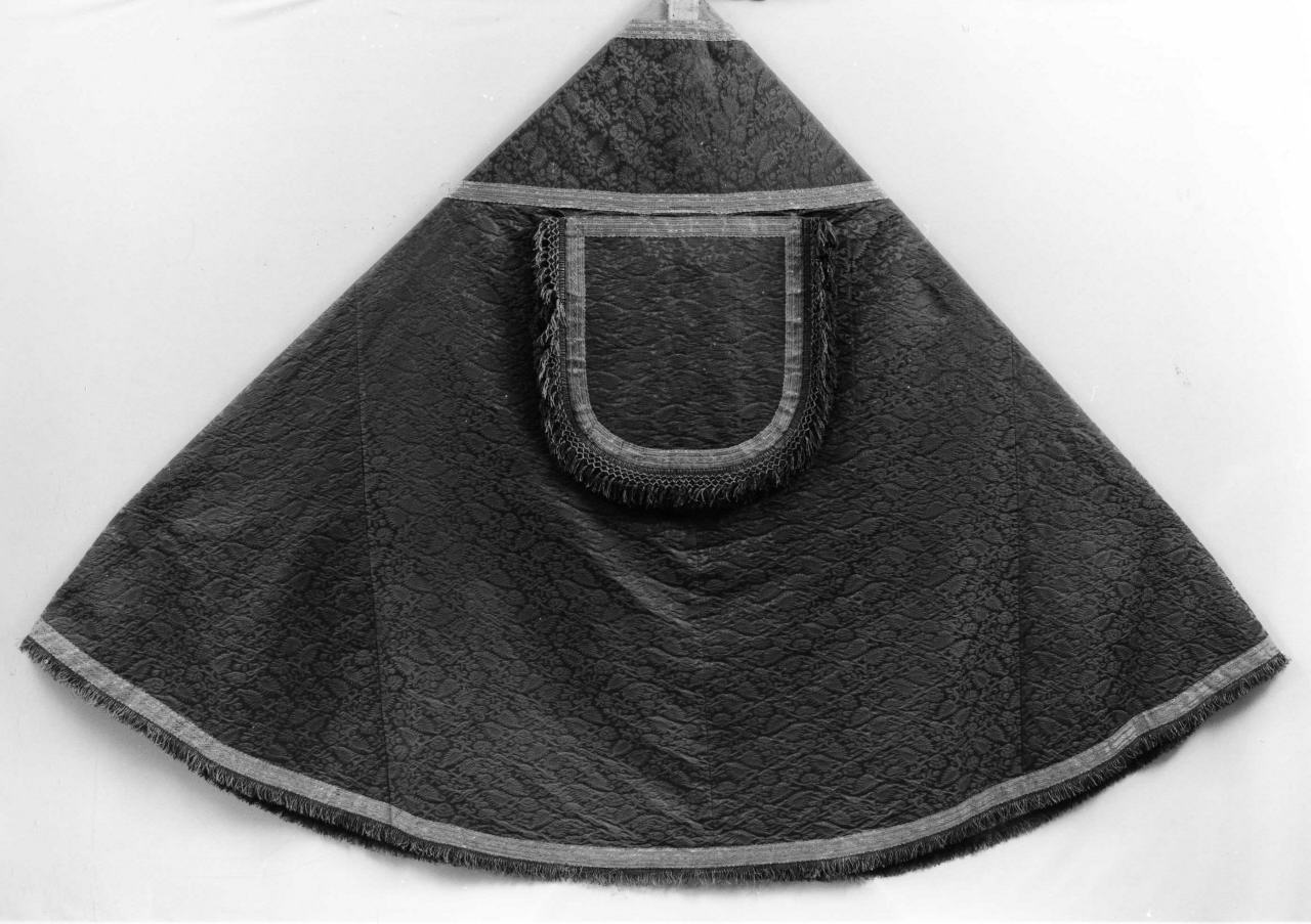 piviale, elemento d'insieme - manifattura fiorentina (secondo quarto sec. XVII)