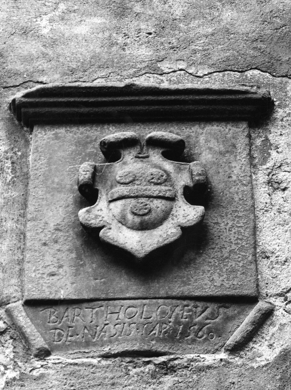 stemma gentilizio della famiglia De Nasis (rilievo) - manifattura toscana (sec. XVI)