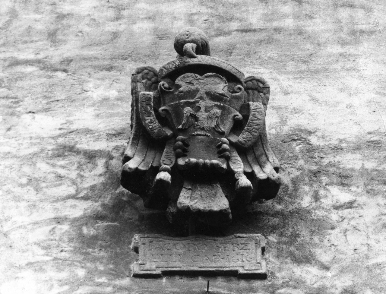 stemma gentilizio della famiglia Quaratesi (rilievo) - manifattura toscana (sec. XVII)