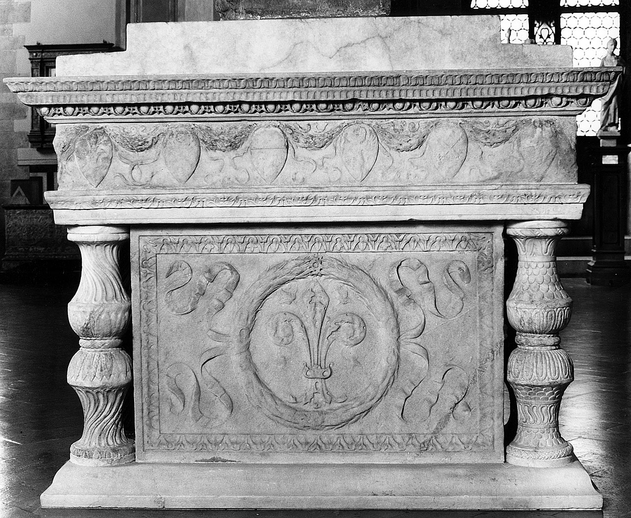 stemmi civili (base di scultura) di Benedetto da Maiano (sec. XV)