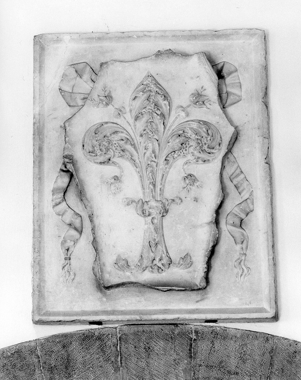 stemma comunale di Firenze (rilievo) - ambito fiorentino (ultimo quarto sec. XV)