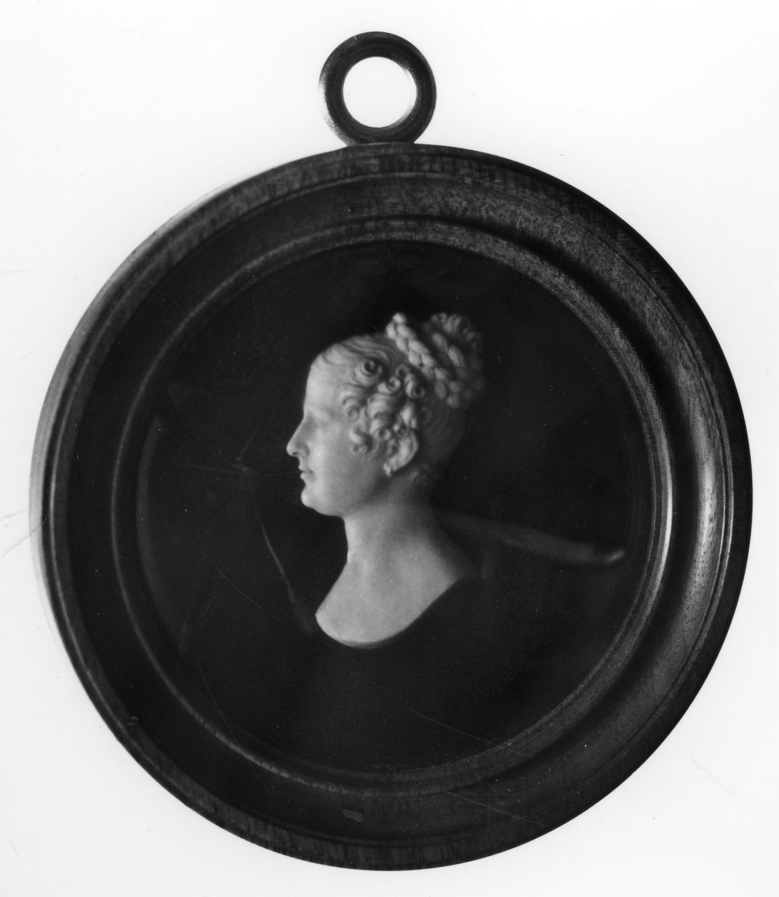 testa di donna (rilievo) di Santarelli Giovanni Antonio (primo quarto sec. XIX)