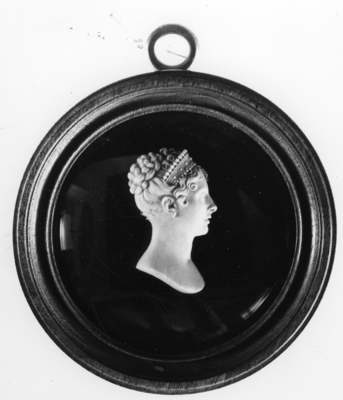 testa di donna (rilievo) di Santarelli Giovanni Antonio (primo quarto sec. XIX)