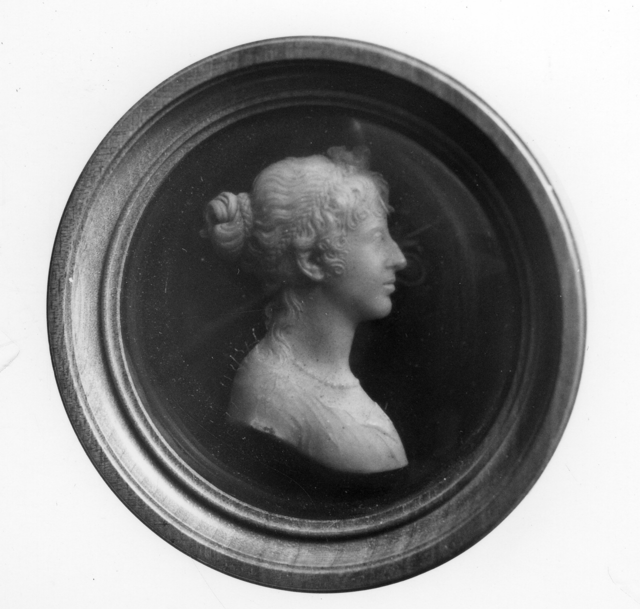 busto femminile (rilievo) di Santarelli Giovanni Antonio (primo quarto sec. XIX)