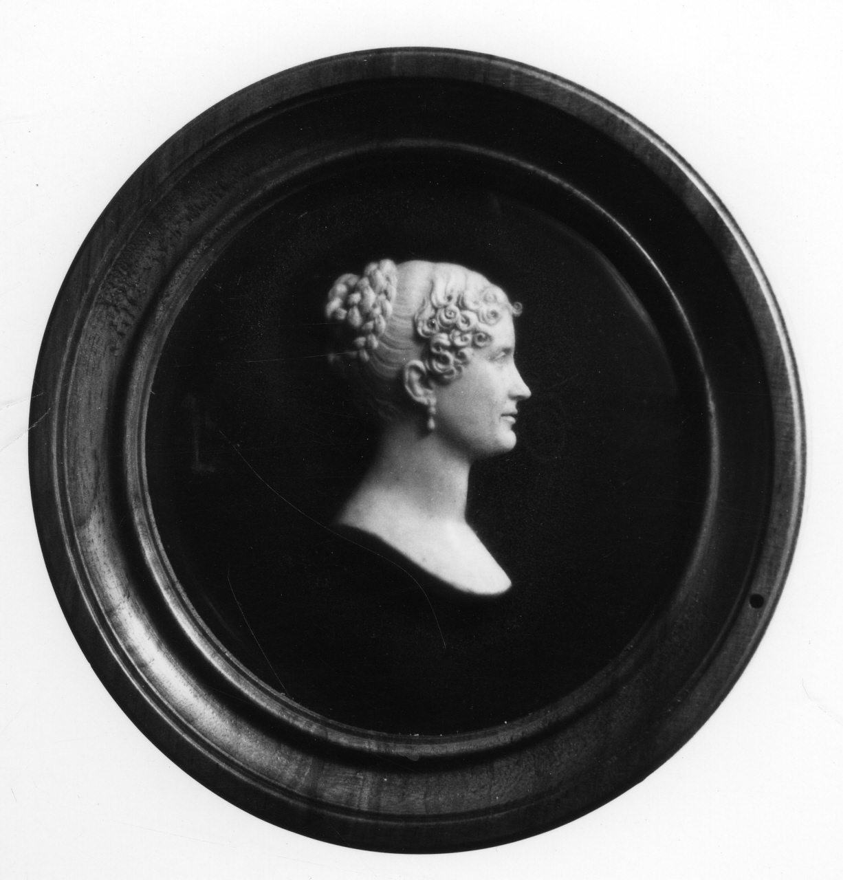 busto femminile (rilievo) di Santarelli Giovanni Antonio (primo quarto sec. XIX)