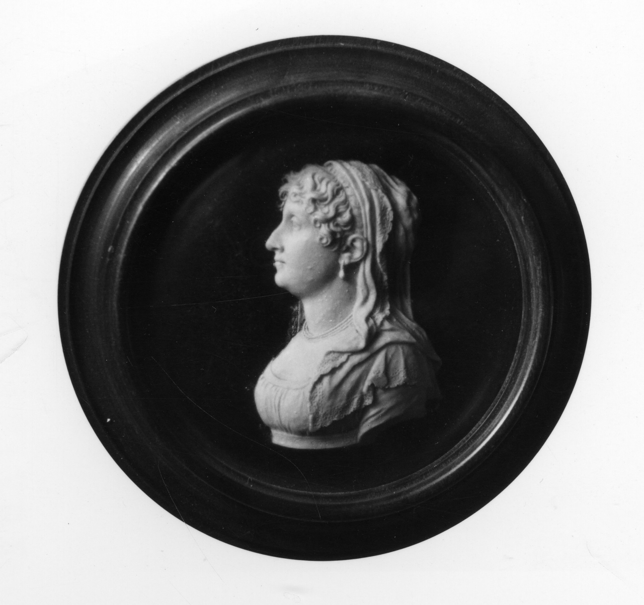 busto femminile (rilievo) di Santarelli Giovanni Antonio (primo quarto sec. XIX)