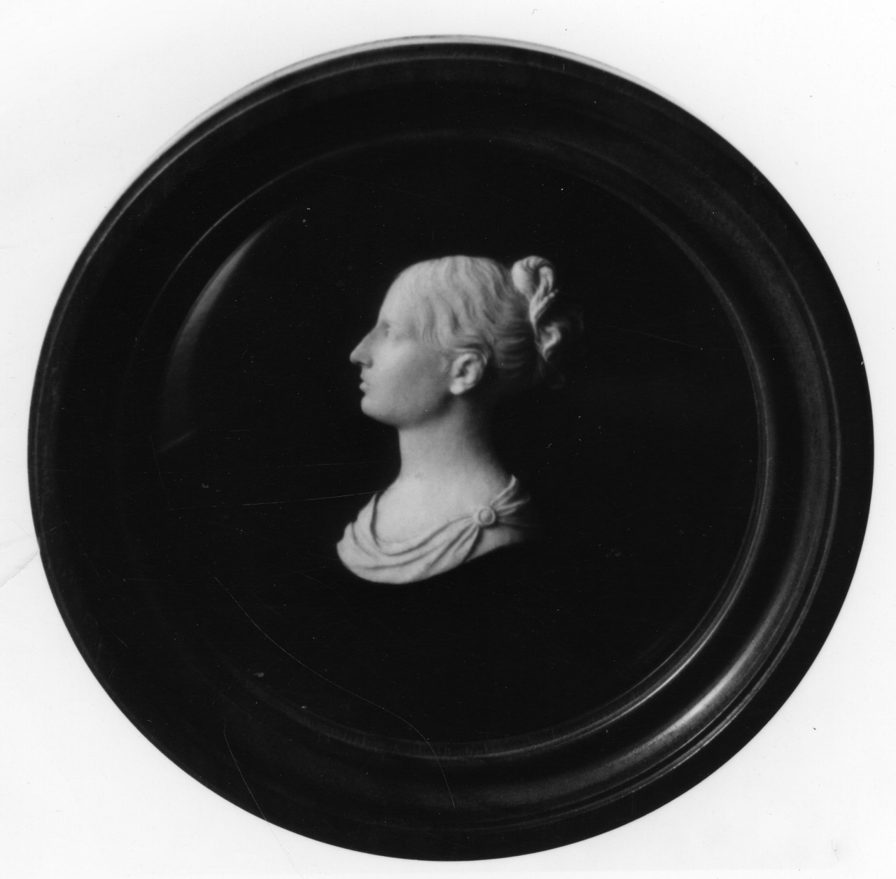 busto femminile (rilievo) di Santarelli Giovanni Antonio (primo quarto sec. XIX)