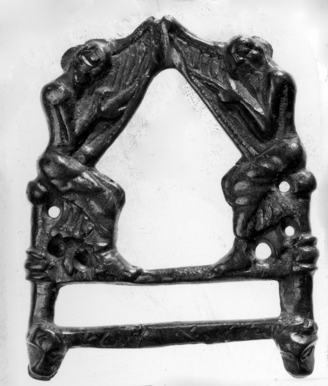 fibbia - manifattura europea (primo quarto sec. XIII)