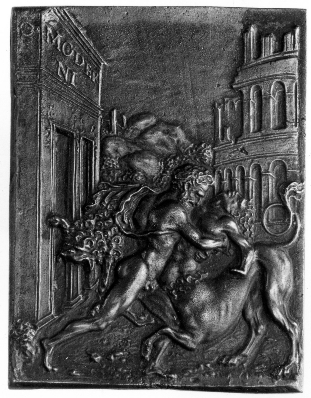 Ercole che uccide il centauro (placchetta) di Mondella Galeazzo detto Moderno (fine/inizio secc. XV/ XVI)