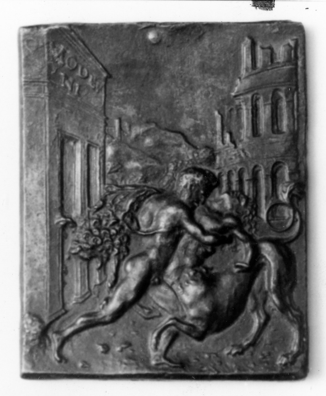 Ercole che uccide il centauro (placchetta) di Mondella Galeazzo detto Moderno (fine/inizio secc. XV/ XVI)