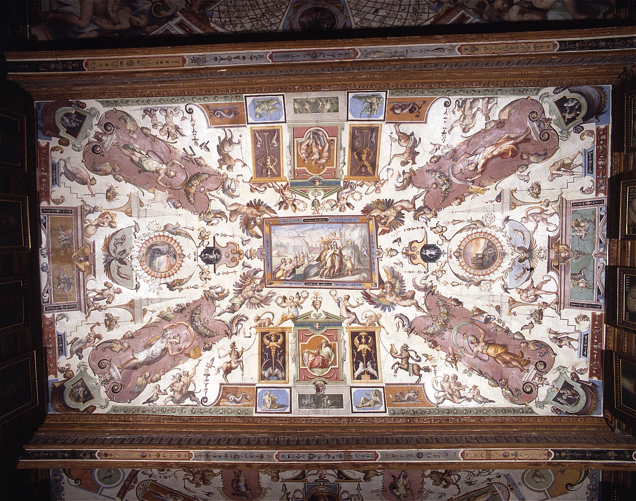 motivo decorativo a grottesche (soffitto dipinto) di Allori Alessandro (bottega) (sec. XVI)