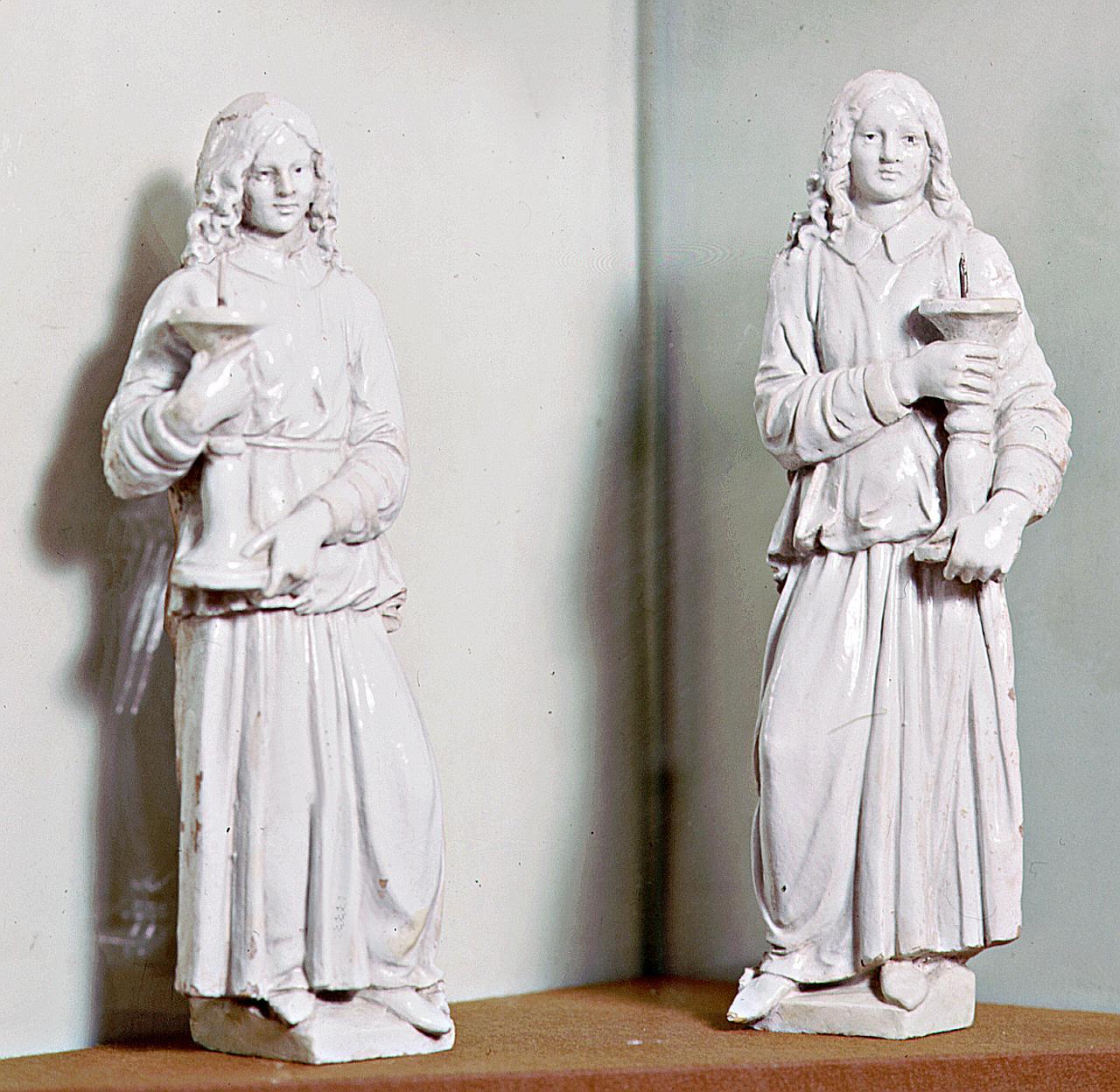 angelo (statuetta portacandelabro) di Della Robbia Andrea (bottega) (sec. XVI)