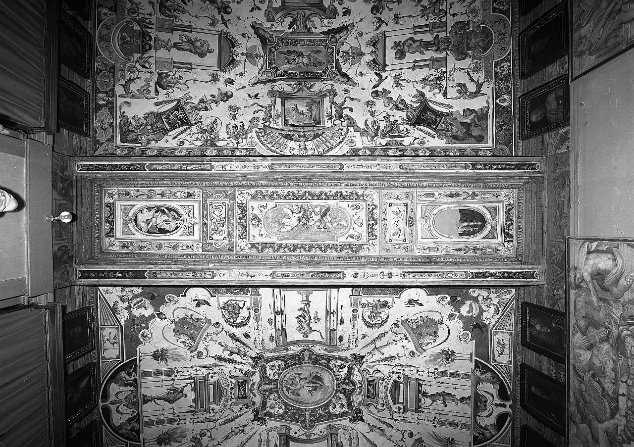 motivi decorativi a grottesche (soffitto dipinto) di Tempesta Antonio (attribuito) (sec. XVI)