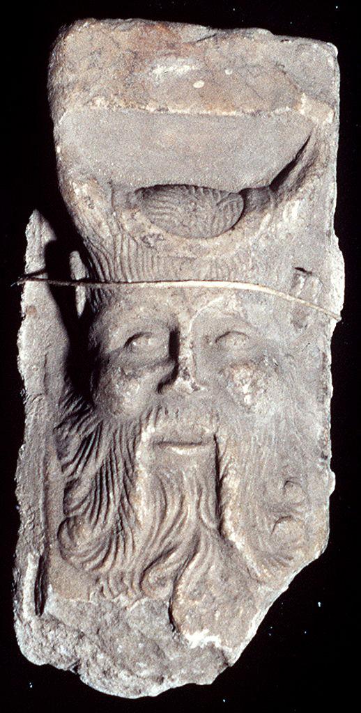 testa di satiro (?) (rilievo, frammento) - bottega italiana (?) (secc. XIV/ XV)