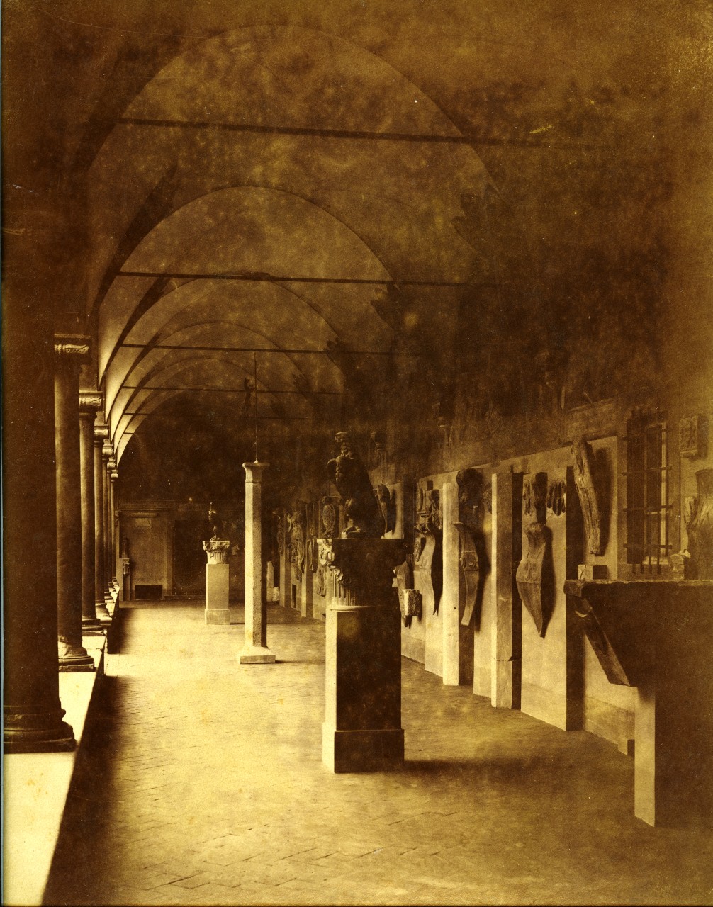 Firenze- S.Marco- Chiostro- Portico (positivo) di Gabinetto fotografico del Polo Museale Fiorentino (inizio XX)