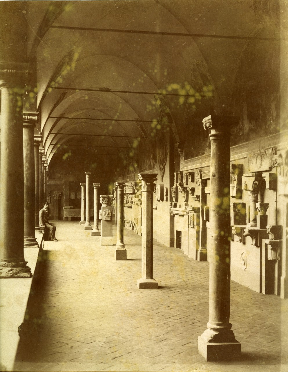 Firenze- S.Marco- Chiostro- Portico (positivo) di Gabinetto fotografico del Polo Museale Fiorentino (inizio XX)