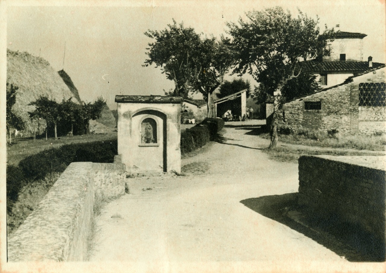 San Piero a Sieve - Strada con tabernacolo (positivo) di Cipriani, Niccolò (prima metà XX)